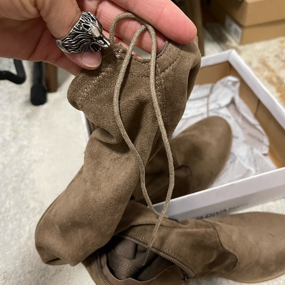 NWT Women’s Size 7 Wild Diva Oksana Over The Knee Drawstring Boot In Taupe Color - Picture 9 of 11